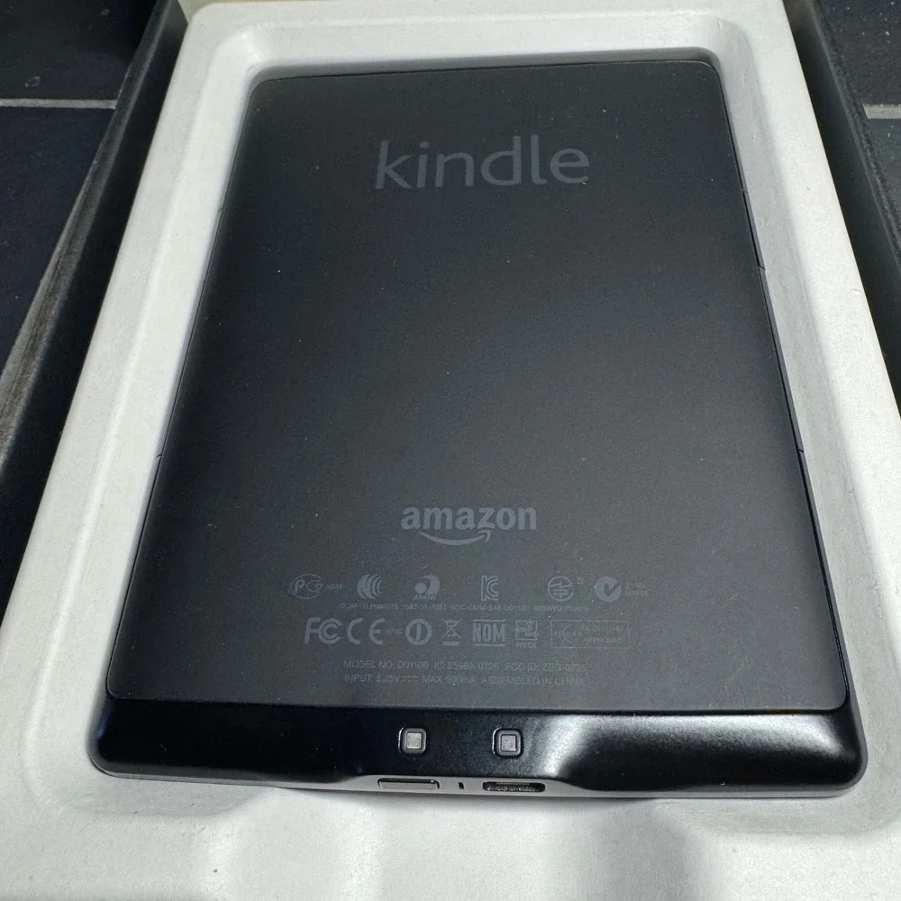 Amazon Kindle 4th Generation 6in Black E-Reader Model D01100 Wi-Fi No-Touch